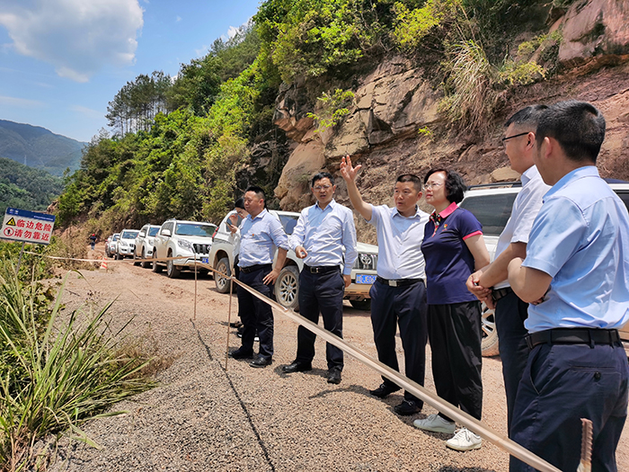 四川省國(guó)資委黨委委員、副主任游代麗到鎮(zhèn)廣高速王通段A1合同段調(diào)研工作