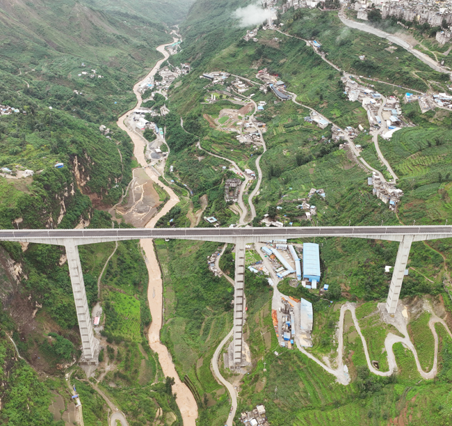 3-金陽(yáng)河三峽連心橋全長(zhǎng)757.7米，...